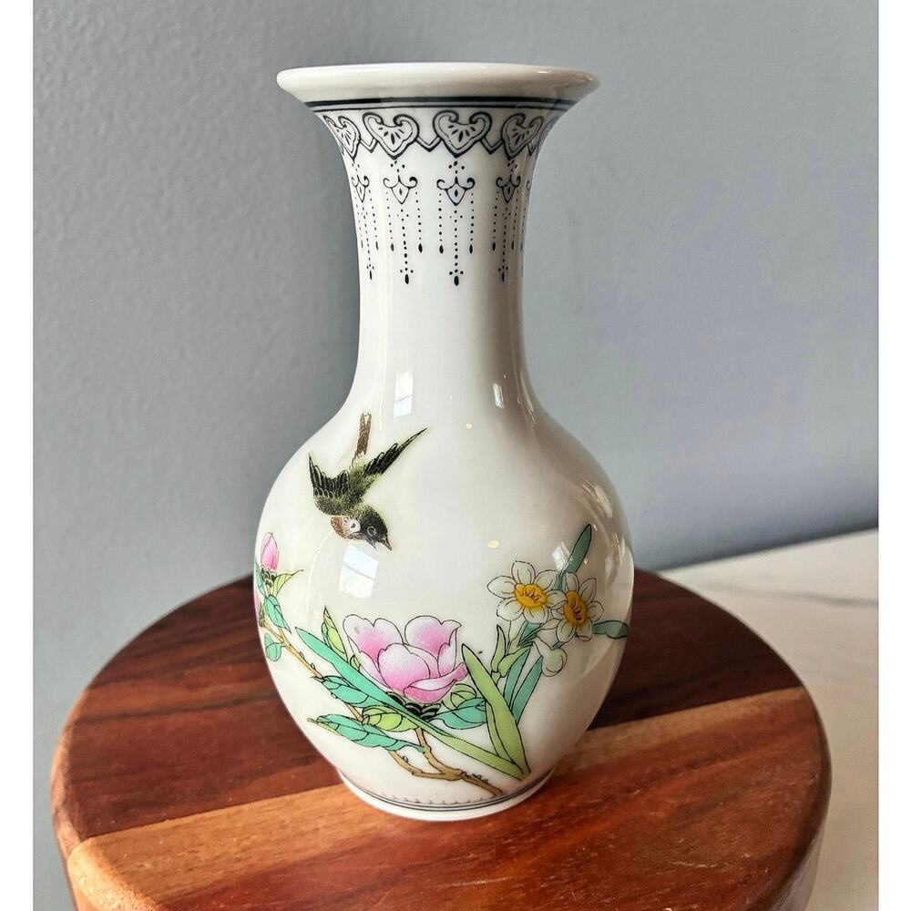 Vintage Chinese Porcelain Vase Hummingbird Floral Chinoiserie